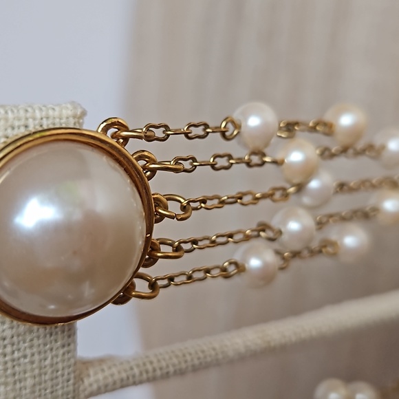 Vintage Richlieu Clip Earrings - Picture 2 of 5